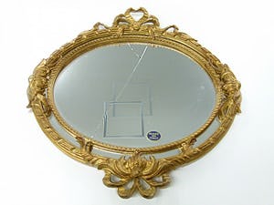 割れた大型鏡の修理・修復事例②(修理前)