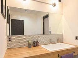 洗面所・脱衣所・トイレ用ミラーの選び方：洗面所鏡の取り付け事例