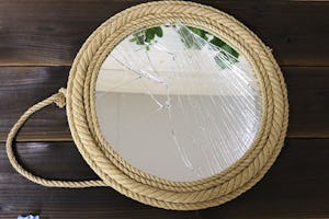 割れた大型鏡の修理・修復事例③(修理前)